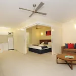 Cairns Queenslander Hotel & Apartments