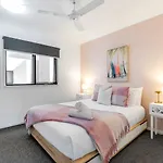 Relaxed Coastal Charm - A Stylish Resort-Style Haven