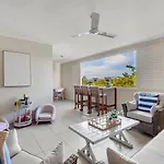 Relaxed Coastal Charm - A Stylish Resort-Style Haven