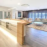Cairns North 4-Bed With Outdoor Dining & Pool