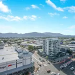 Cairns City Escape - Elevated Modern Haven With Pool