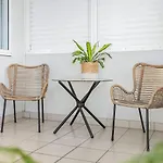 Cairns City Escape - Elevated Modern Haven With Pool