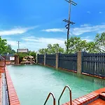 Cairns Holiday Lodge