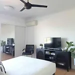 Cairns Chic Suite - Motel Room A