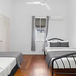 6 Bedroom 3 Bathroom Apartment Cairns Central