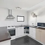6 Bedroom 3 Bathroom Apartment Cairns Central