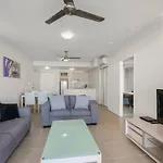 Modern Rooftop Pool Retreat In Centre Of Town
