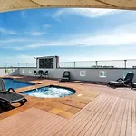 Easy Coastal Living In Cairns With Rooftop Pool