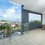 Panoramic Views 3Br Cairns City Apartment