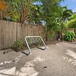 Oceanbreeze Apartment In Cairns North