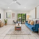Oceanbreeze Apartment In Cairns North