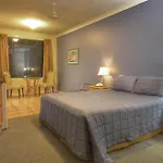Grosvenor Cairns 1 Bdr Self-Contained Studio