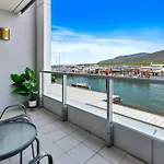 Reef - Waterfront City Pool Sauna & Gym