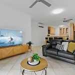 Cozy 3-Bedroom Oasis With Pool Access In Cairns