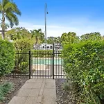 Cozy 3-Bedroom Oasis With Pool Access In Cairns