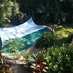 Cairns / Stratford Tropical Apartment