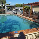 Tropicana Lodge