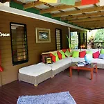 Treetops Retreat Cairns