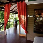 Treetops Retreat Cairns