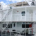 Boatel Cairns