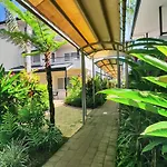 Cairns Reef Apartments & Motel