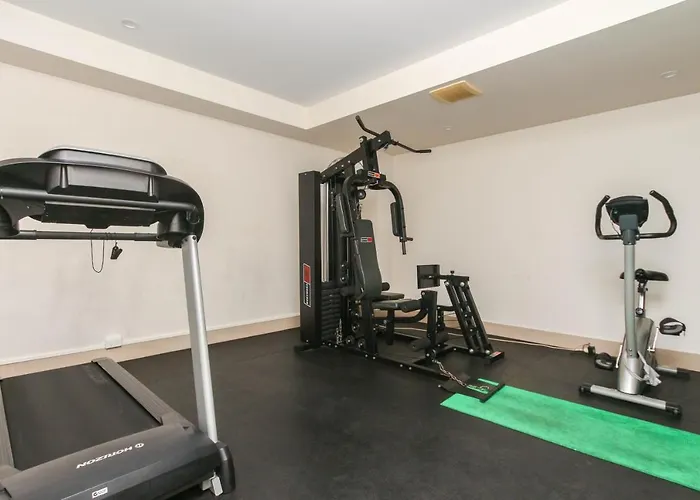 Pool View City Centre Apartment 206