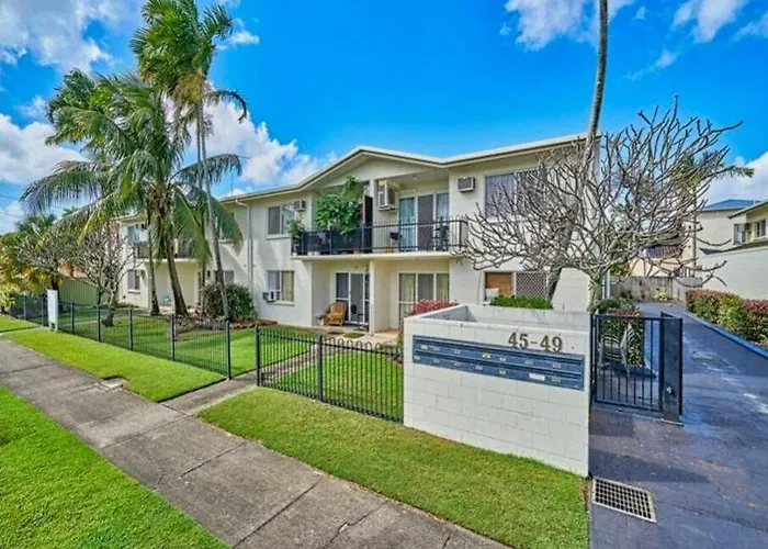 A Cool Poolside Haven In The Heart Of Cairns