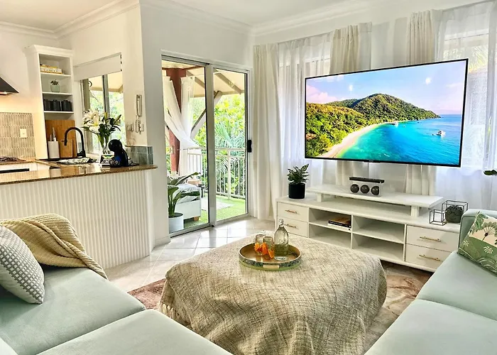 Luxury 2 Bedroom Apartment, Treetop Views, Resort With 4 Swimming Pools