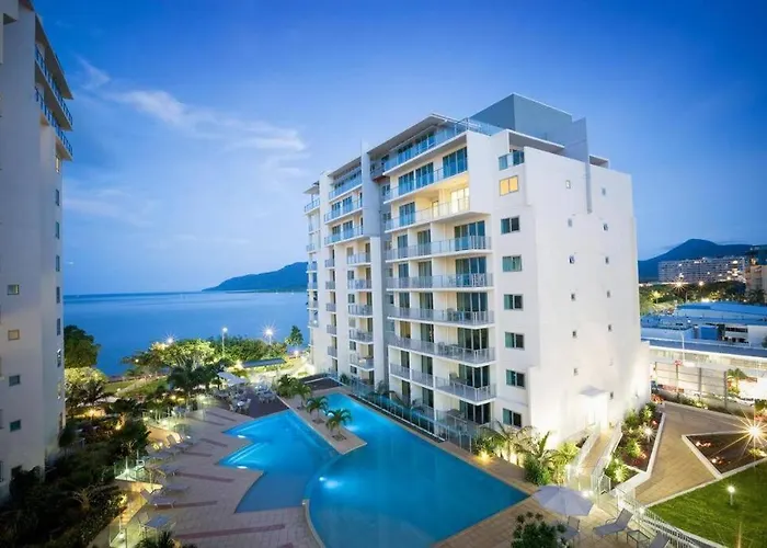 Waterfront Sub-Penthouse Apartment In City Centre