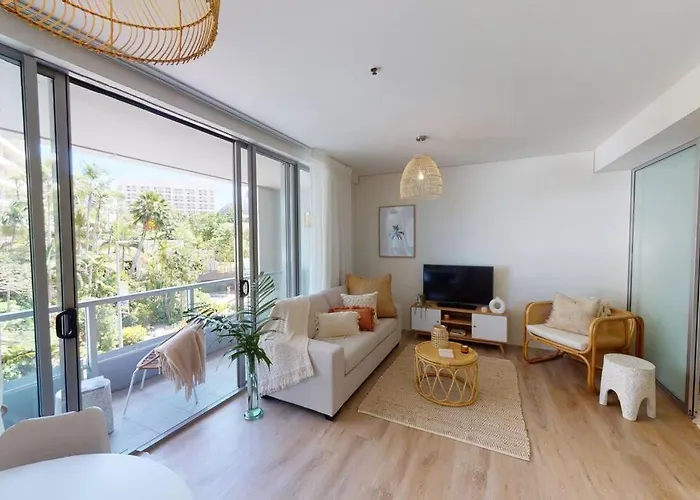 Stunning Waterfront Apartment In 5-Star Complex