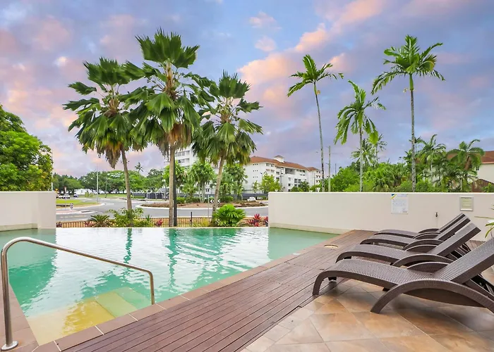 Sunrise Palms - Spacious Cairns Convenience