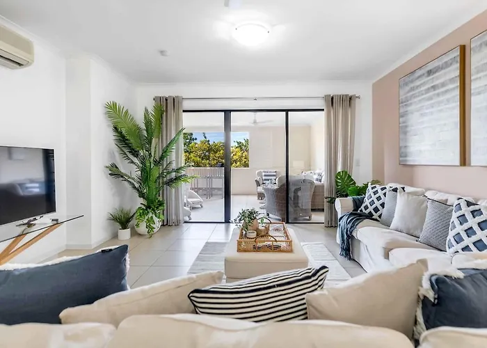 Relaxed Coastal Charm - A Stylish Resort-Style Haven