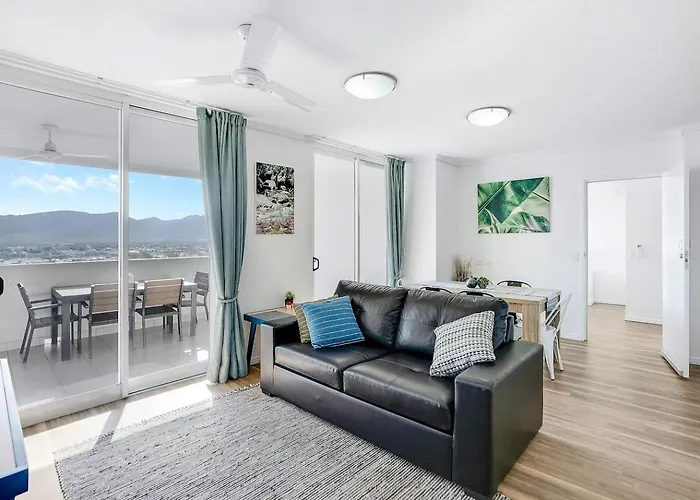 Cairns City Escape - Elevated Modern Haven With Pool
