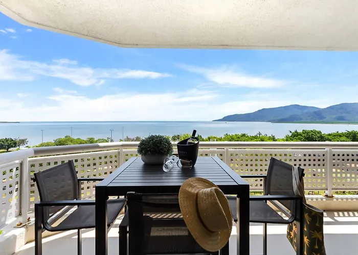 Belle Escapes Rydges Plaza Esplanade Luxury 2-Bedroom Apartment