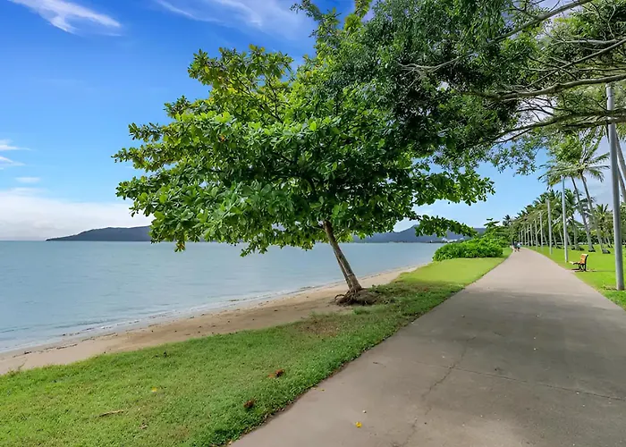 3 Bedroom 2 Bathroom, 5 Minute Walk To Esplanade