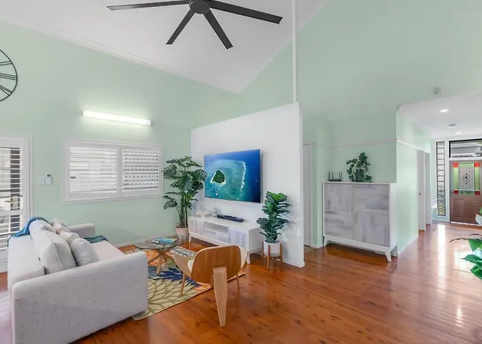 The Oasis - Charming Family Retreat On City Fringe