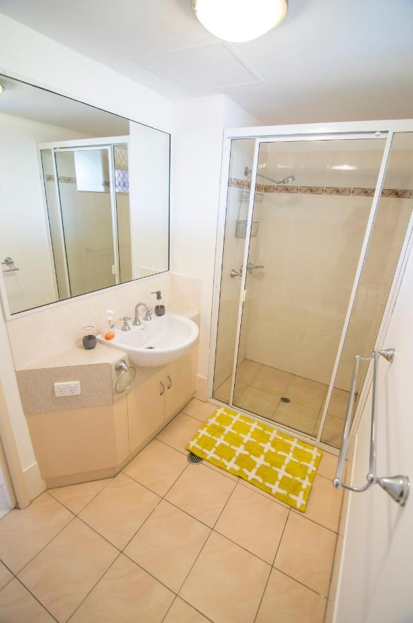 Minnie St 2 Bedroom / 2 Bathroom Apartment *