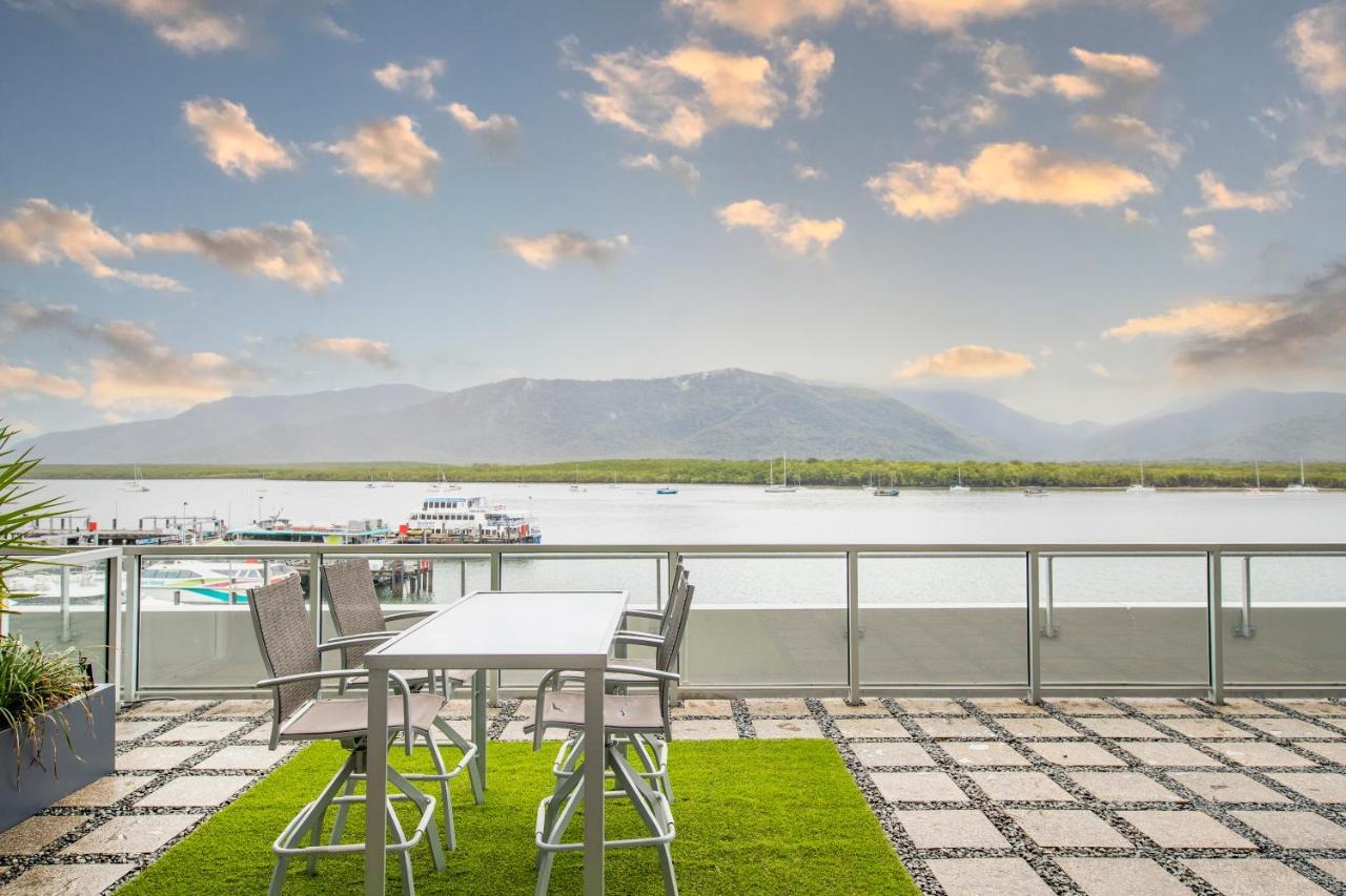 Apartment Waterfront Luxury At Harbourlights Cairns