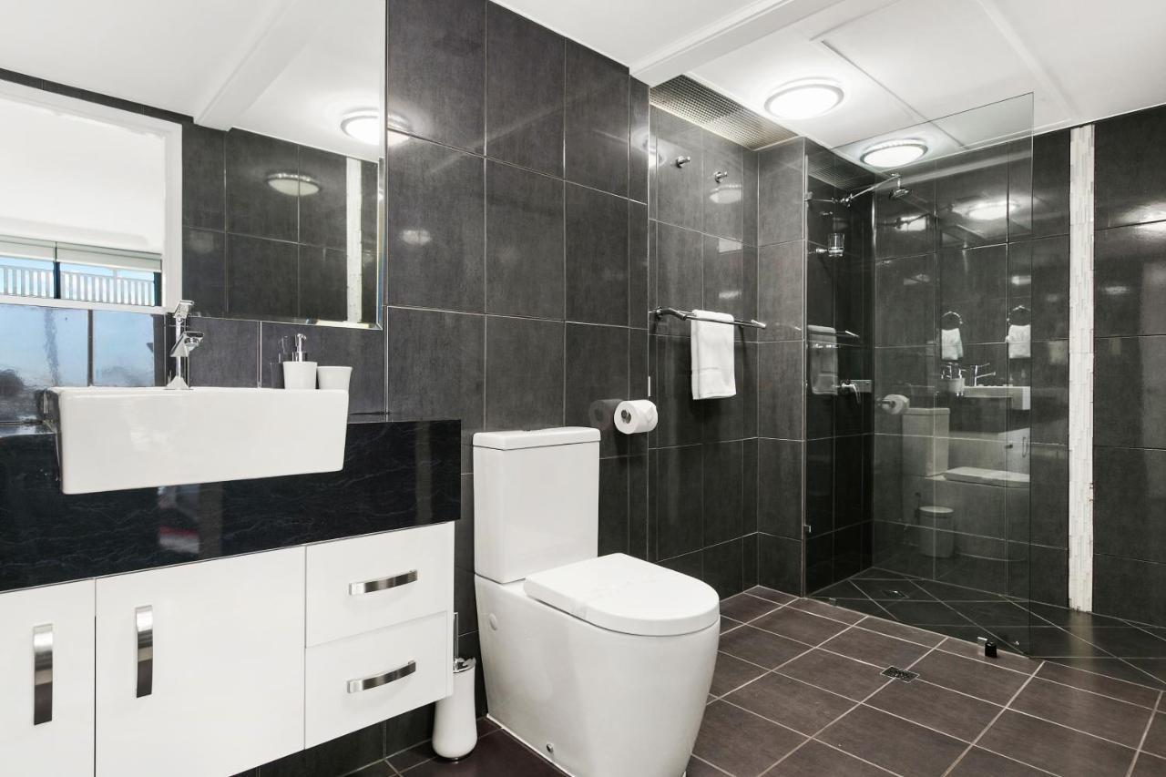 Luxury Waterfront Apartment Cairns