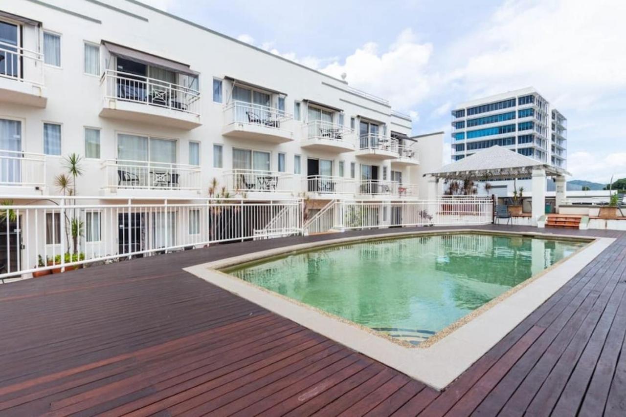 Inner One Bedroom 27 Apartment *
