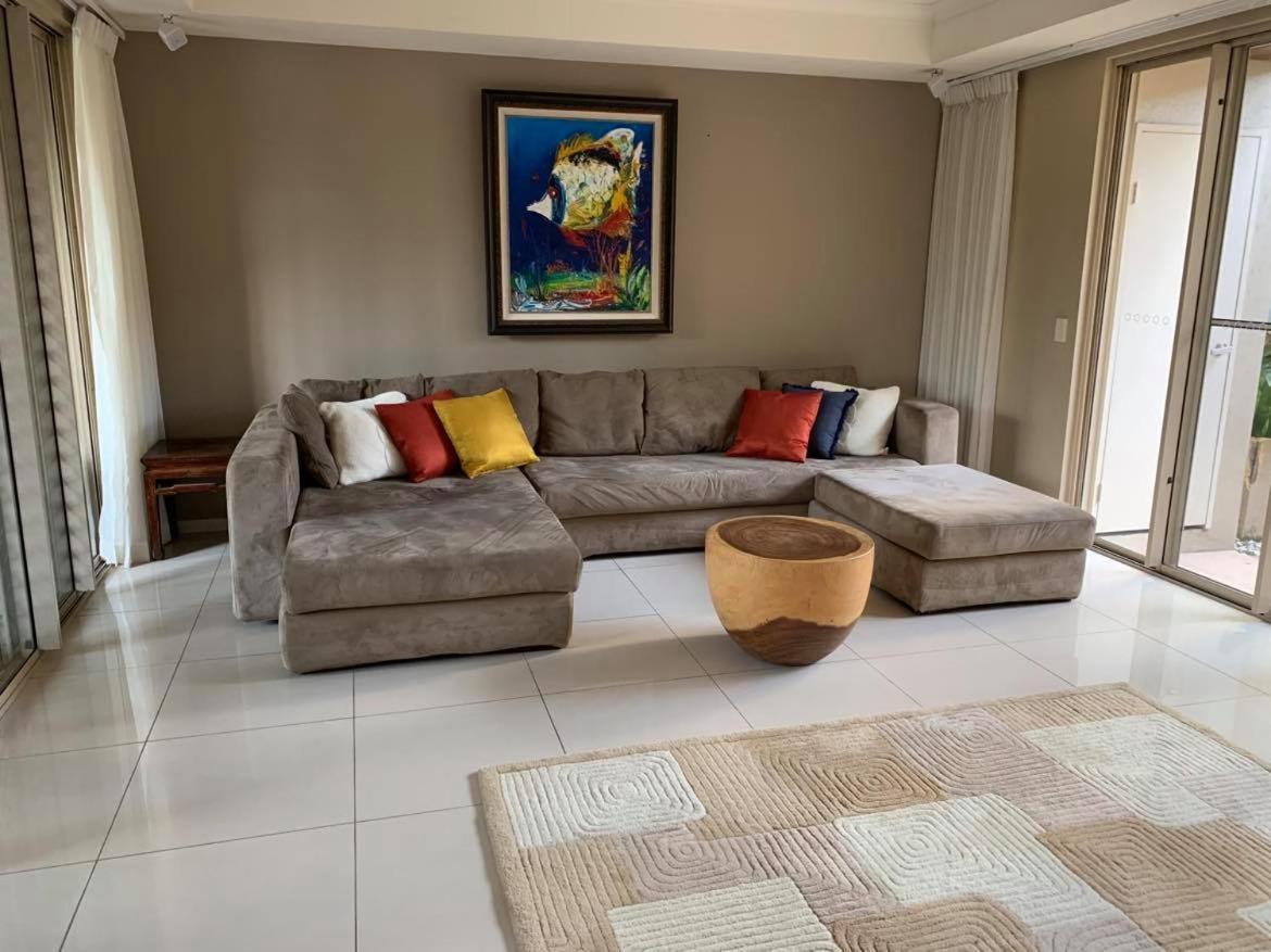 Living With Private Pool Sleeps 8 *