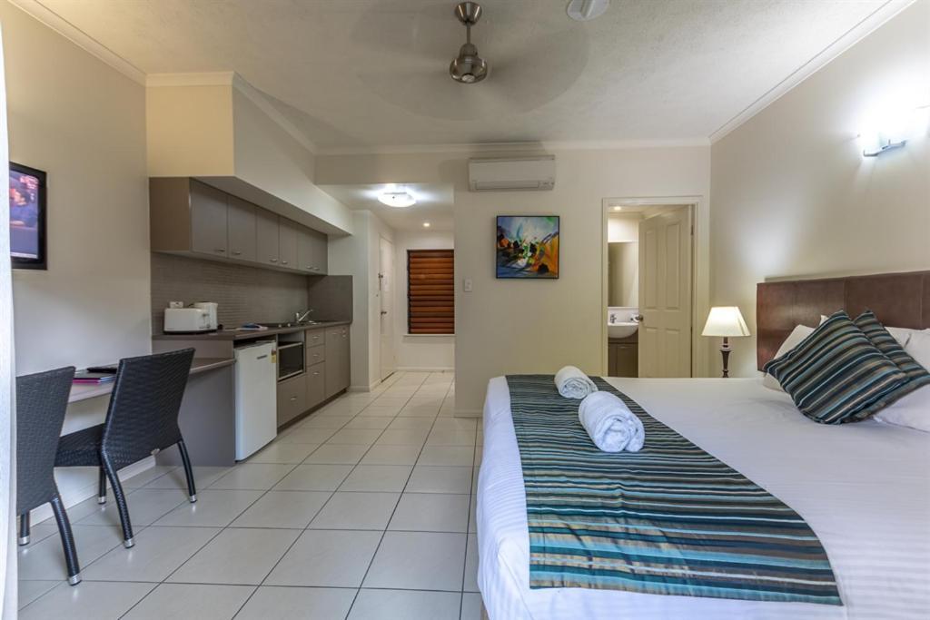 Southern Cross Atrium Aparthotel 4*