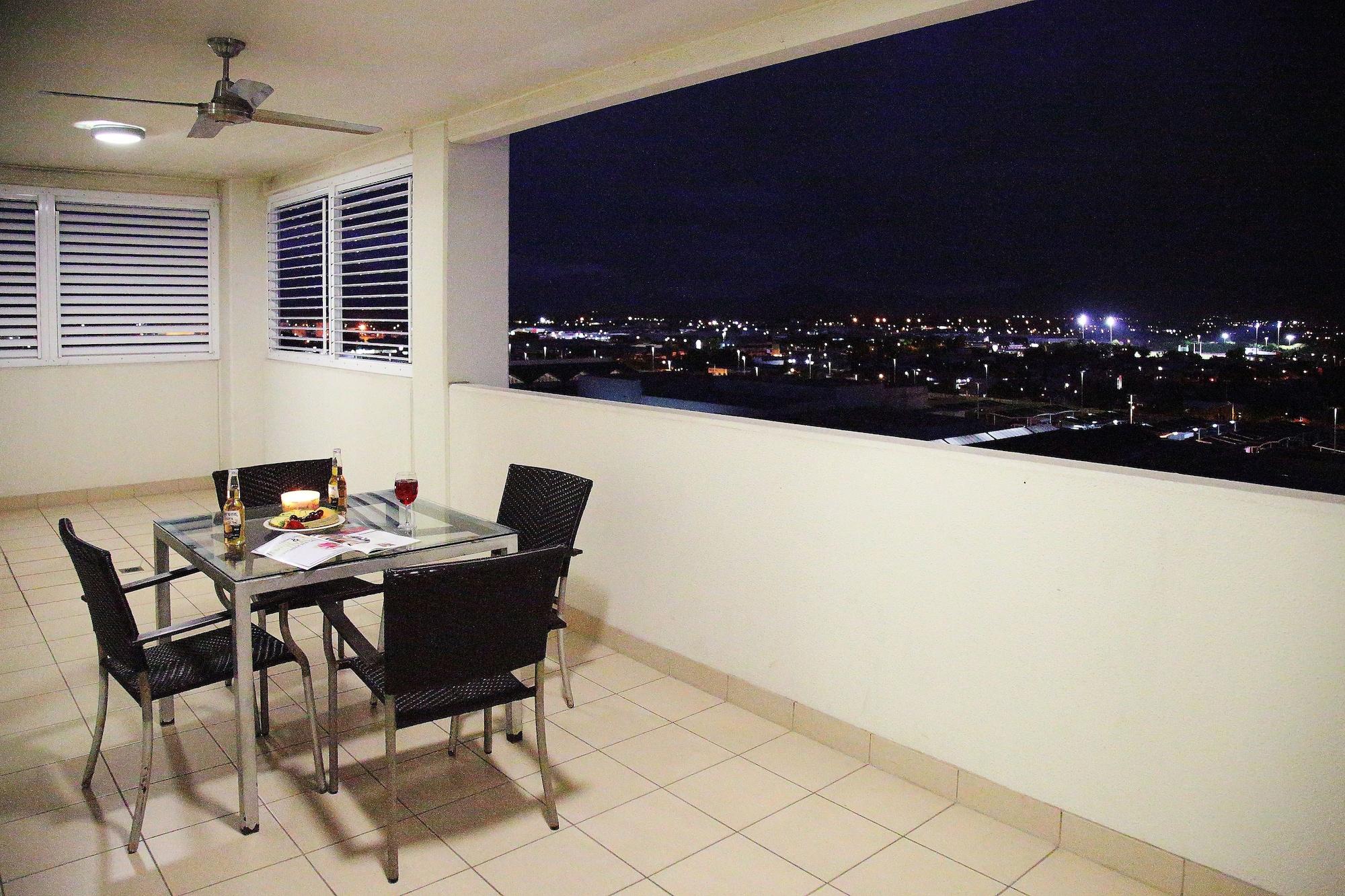 Plaza Official Aparthotel 4*