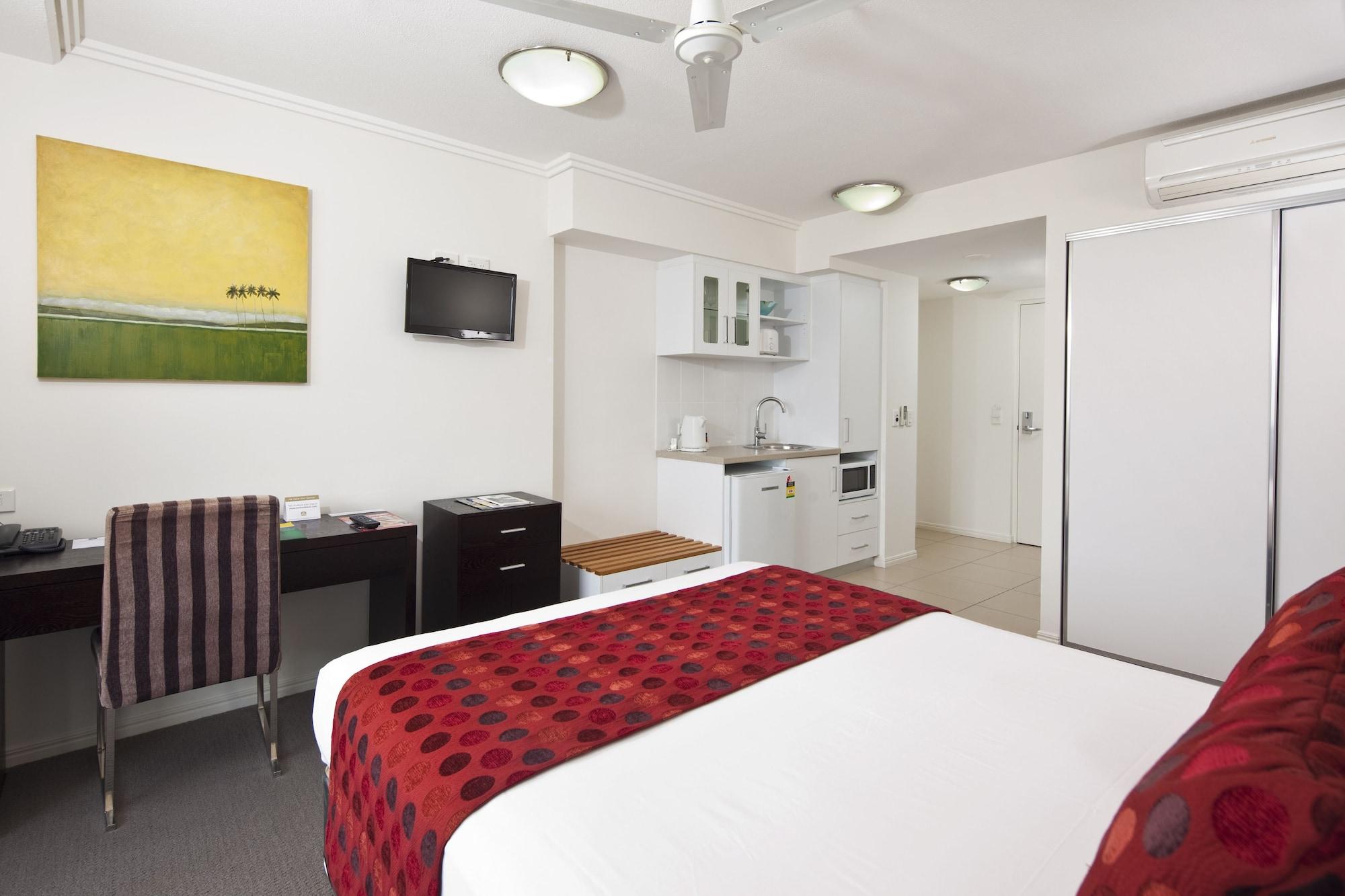 Aparthotel Plaza Official 4*