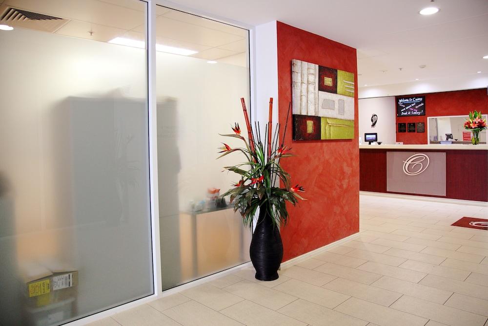 Plaza Official Aparthotel