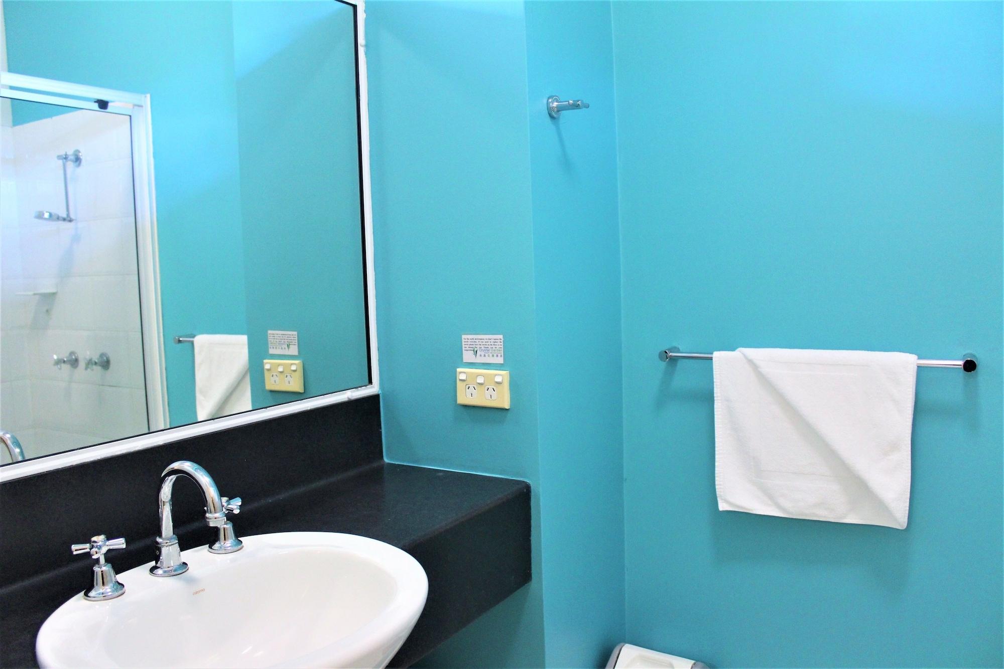 Hotel Crystal Garden & Restaurant 3*