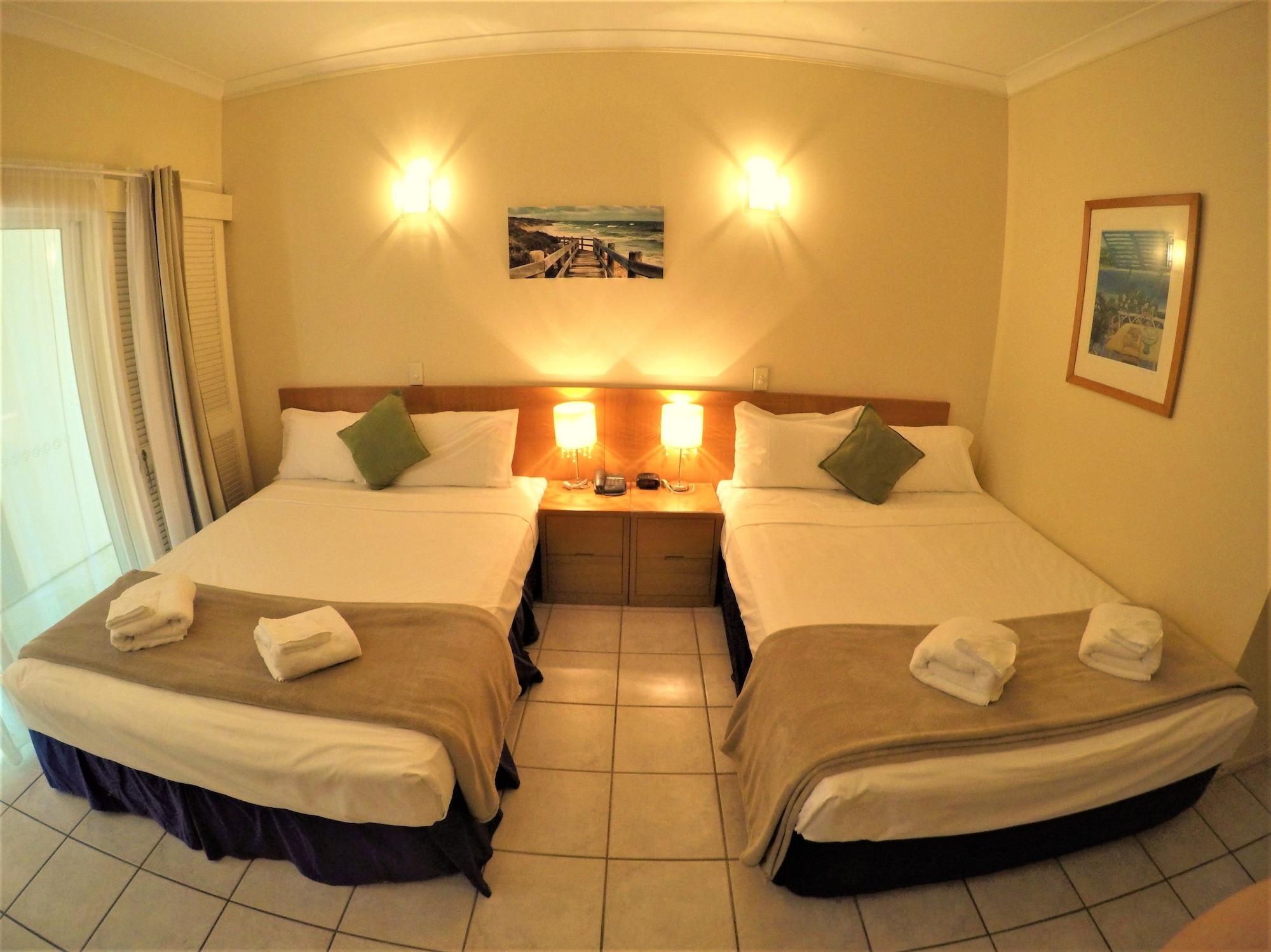 Hotel Crystal Garden & Restaurant Cairns