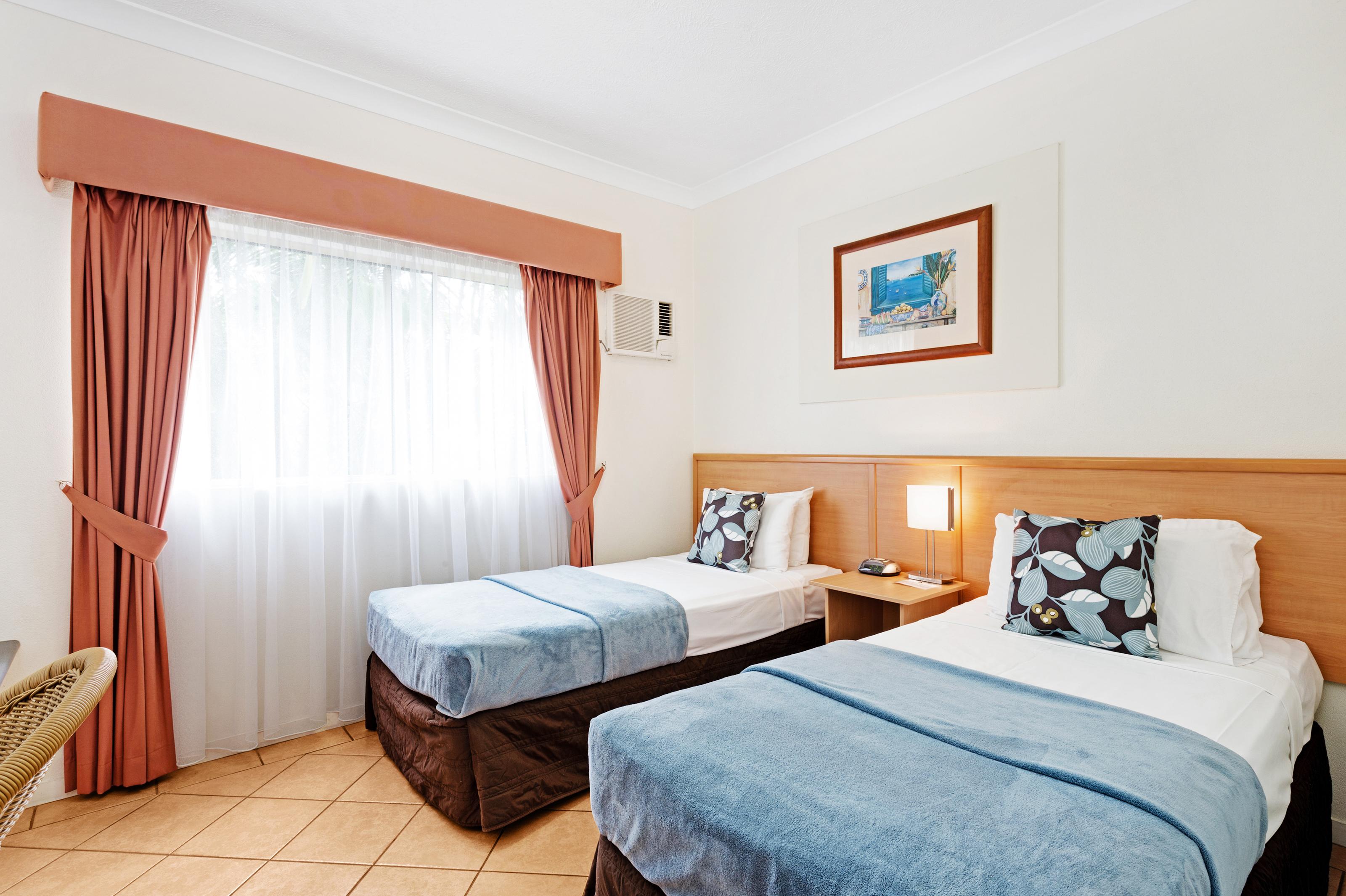Queens Court Motel 3*