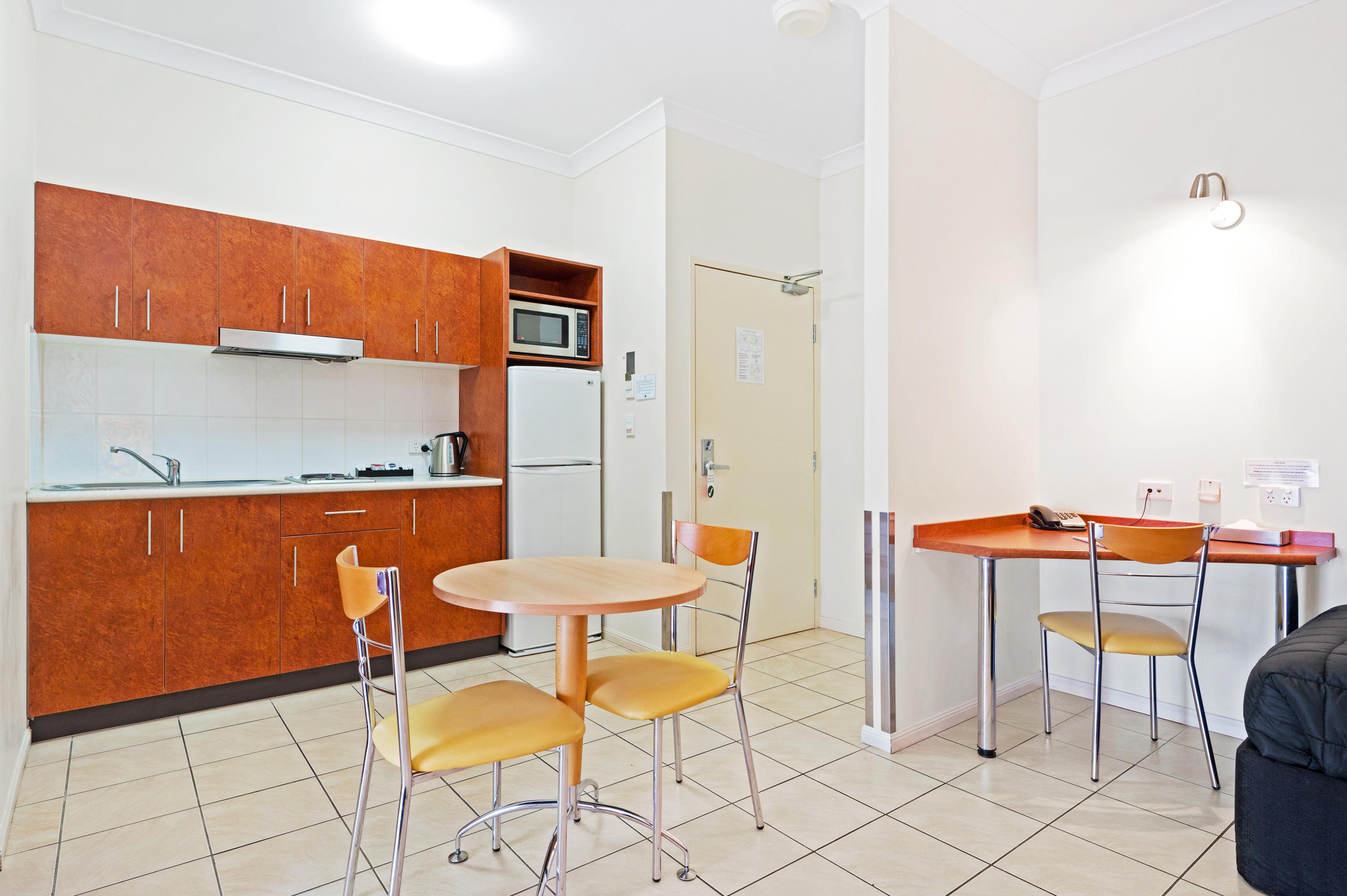 Motel Queens Court 3*