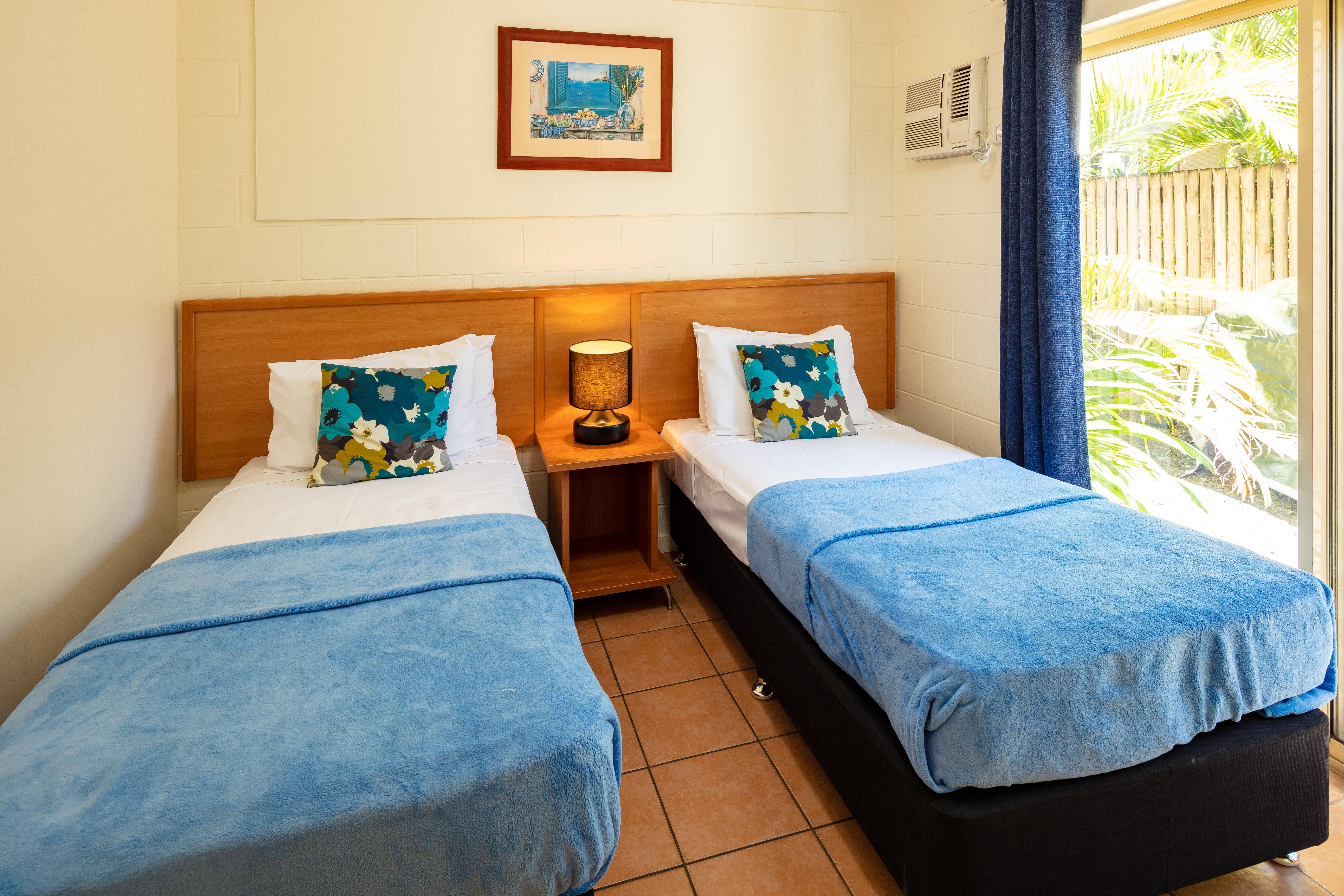 Queens Court 3*